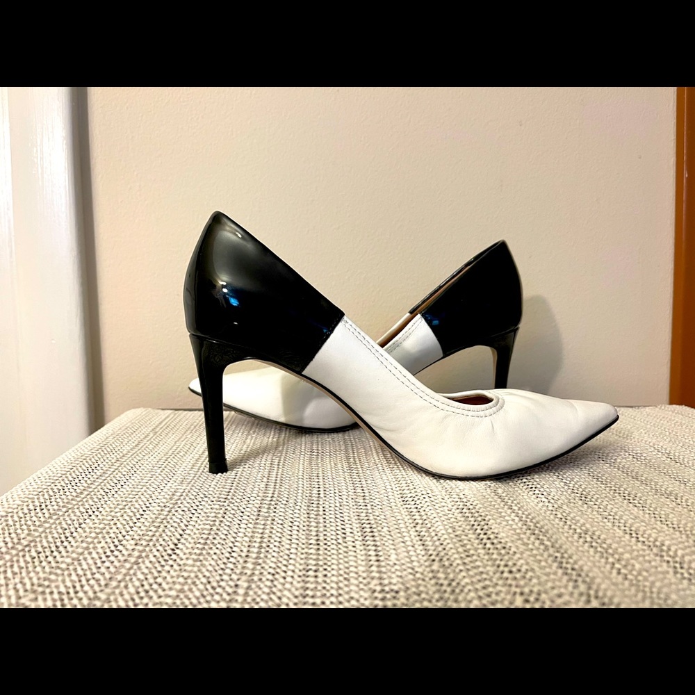 Two-tone Tahari pumps